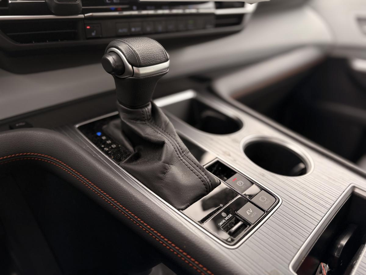 2022 Toyota Sienna Hybrid - Image 14