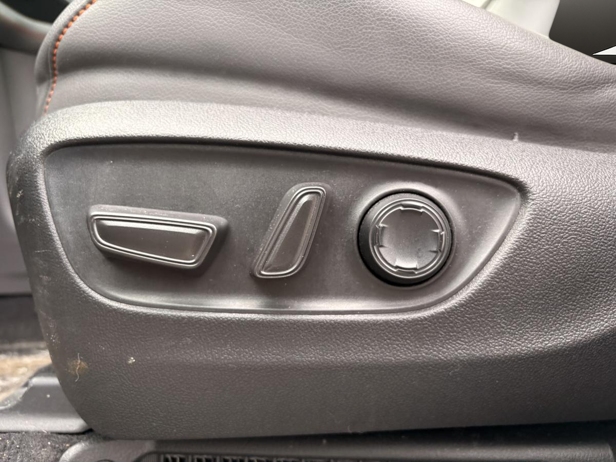 2022 Toyota Sienna Hybrid - Image 17