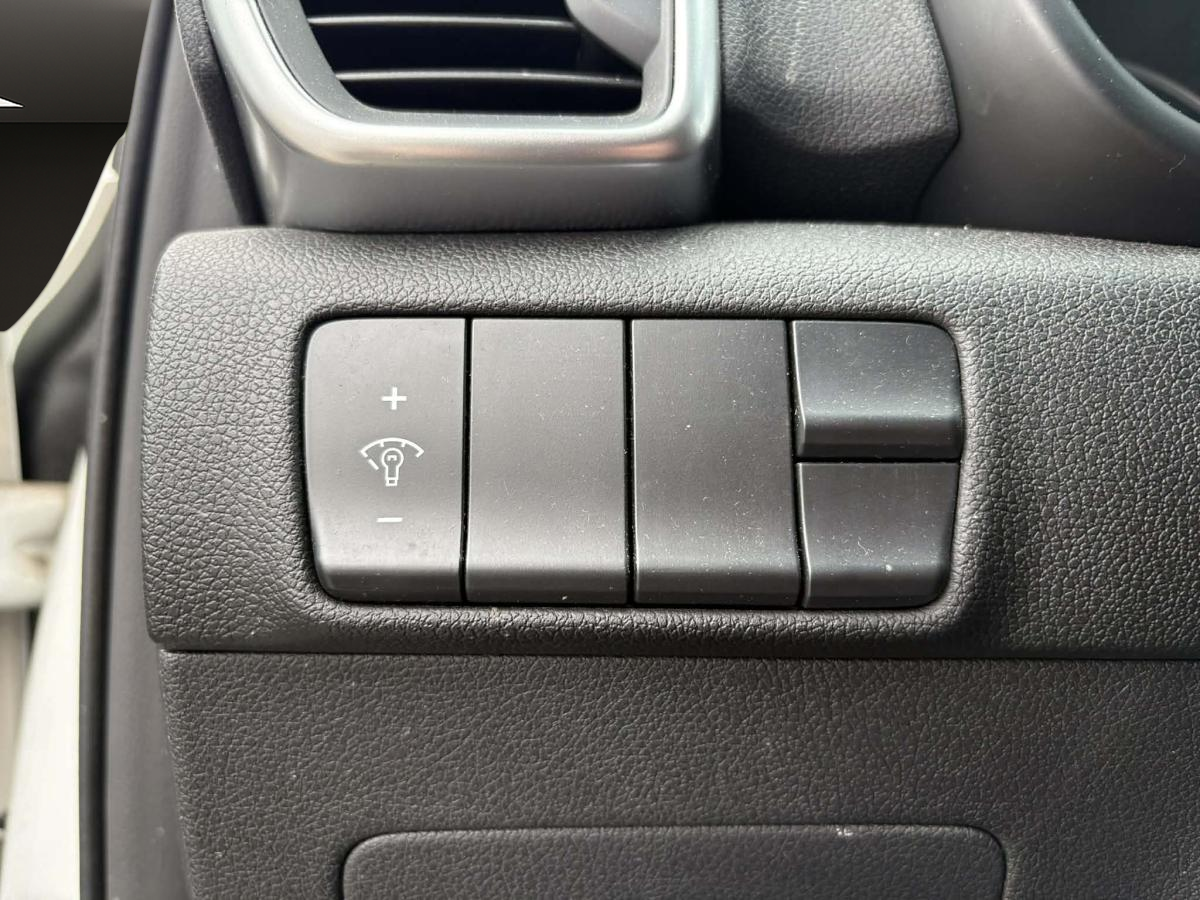 2020 Kia Sportage - Image 19