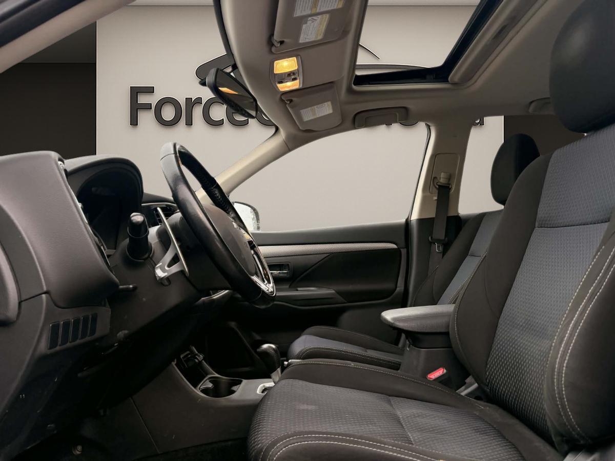 2016 Mitsubishi Outlander - Image 6