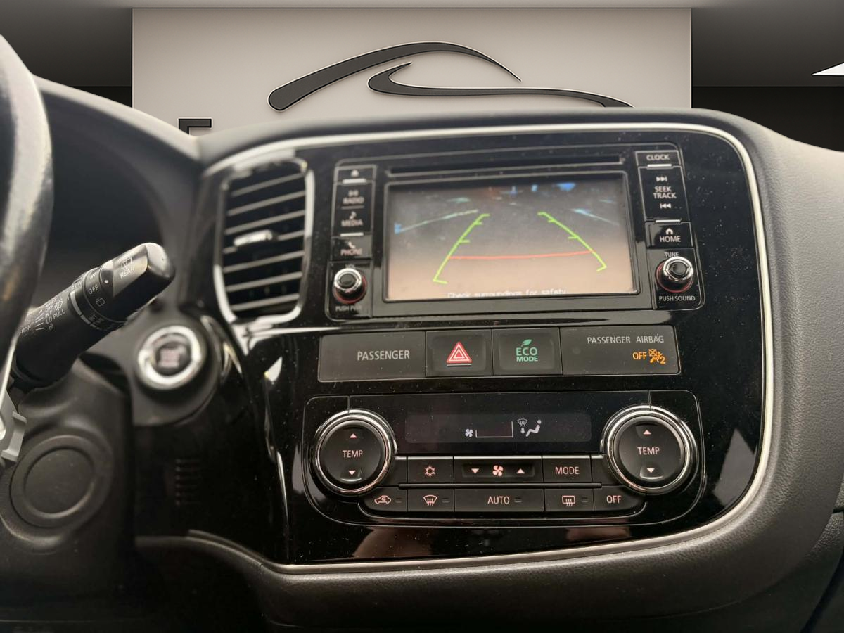 2016 Mitsubishi Outlander - Image 13