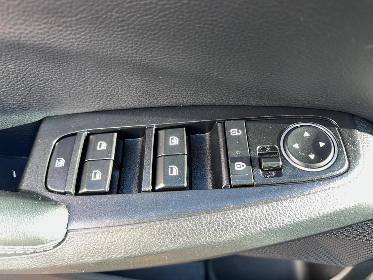 2023 Kia Seltos - Image 10