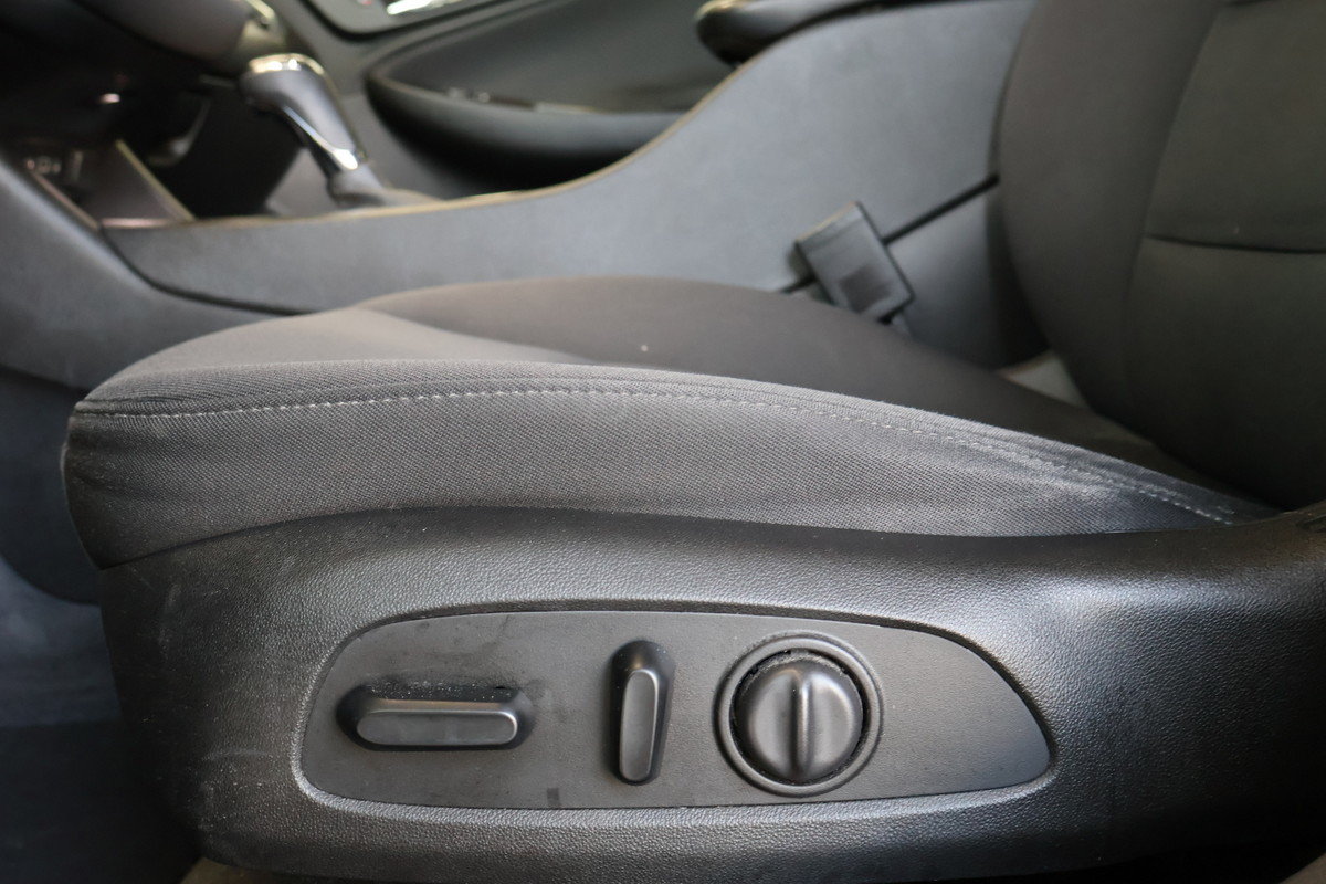 2019 Chevrolet Malibu - Image 11