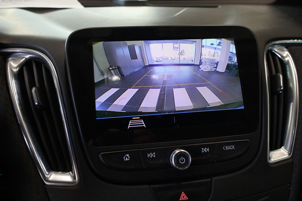 2019 Chevrolet Malibu - Image 17