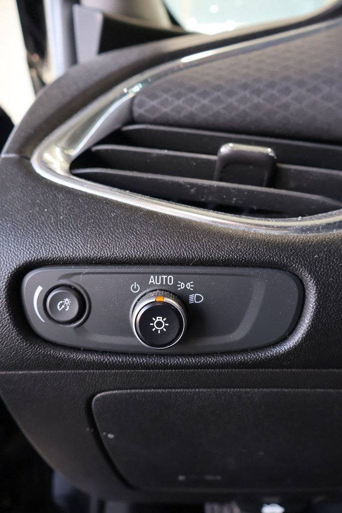 2019 Chevrolet Malibu - Image 19