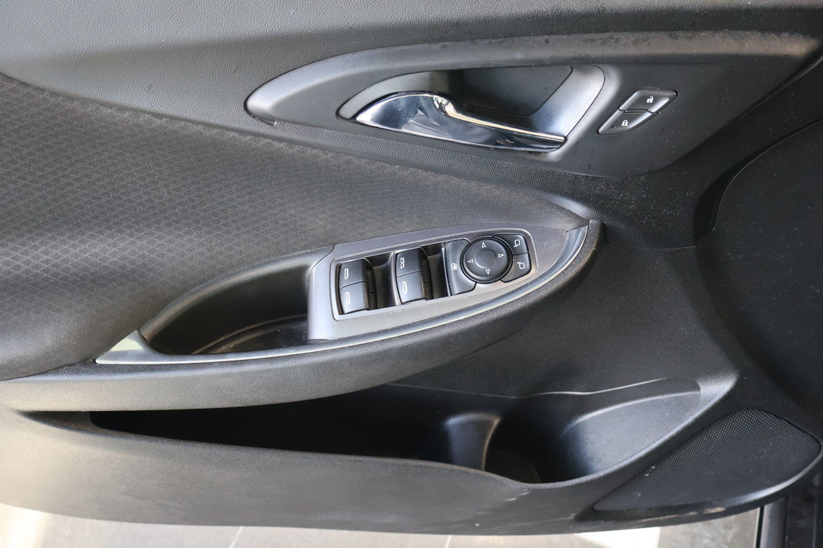 2019 Chevrolet Malibu - Image 20