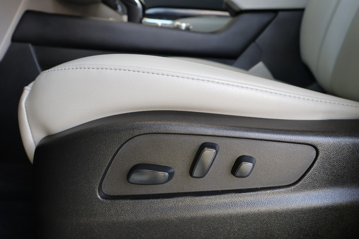 2022 Cadillac XT4 - Image 11