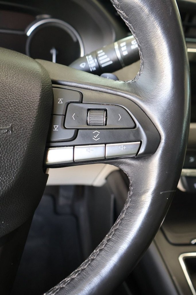 2022 Cadillac XT4 - Image 16