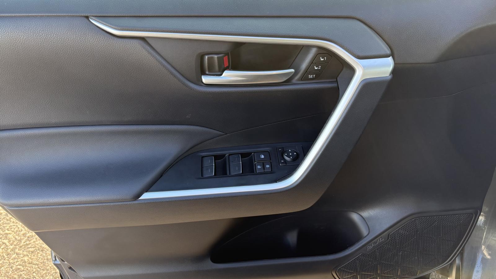 2023 Toyota RAV4 - Image 12