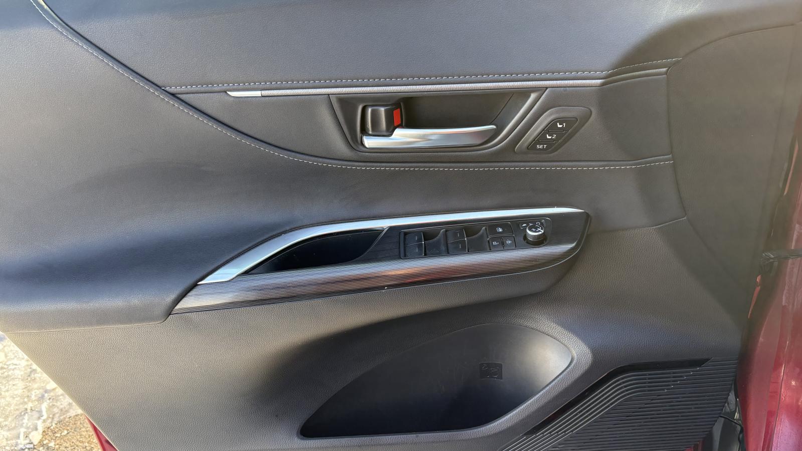 2021 Toyota Venza - Image 11