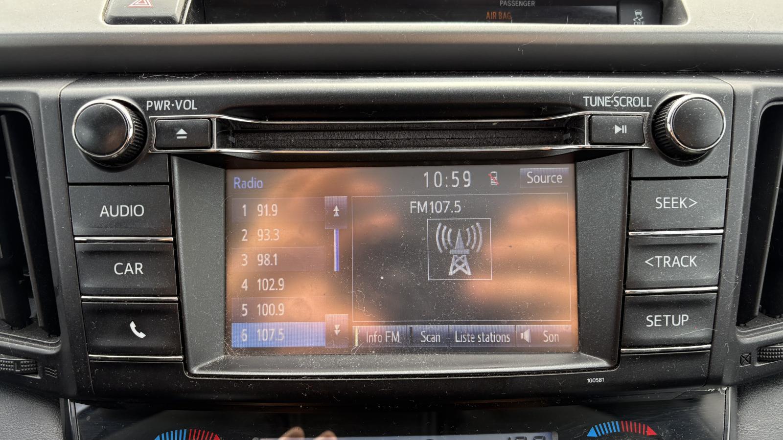 2016 Toyota RAV4 - Image 31