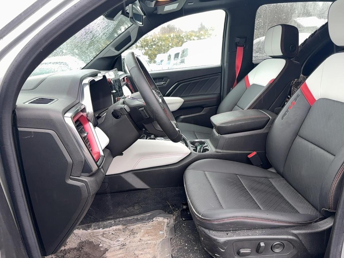 2025 GMC Canyon - Image 6