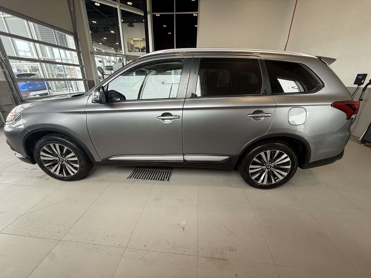 2020 Mitsubishi Outlander - Image 4