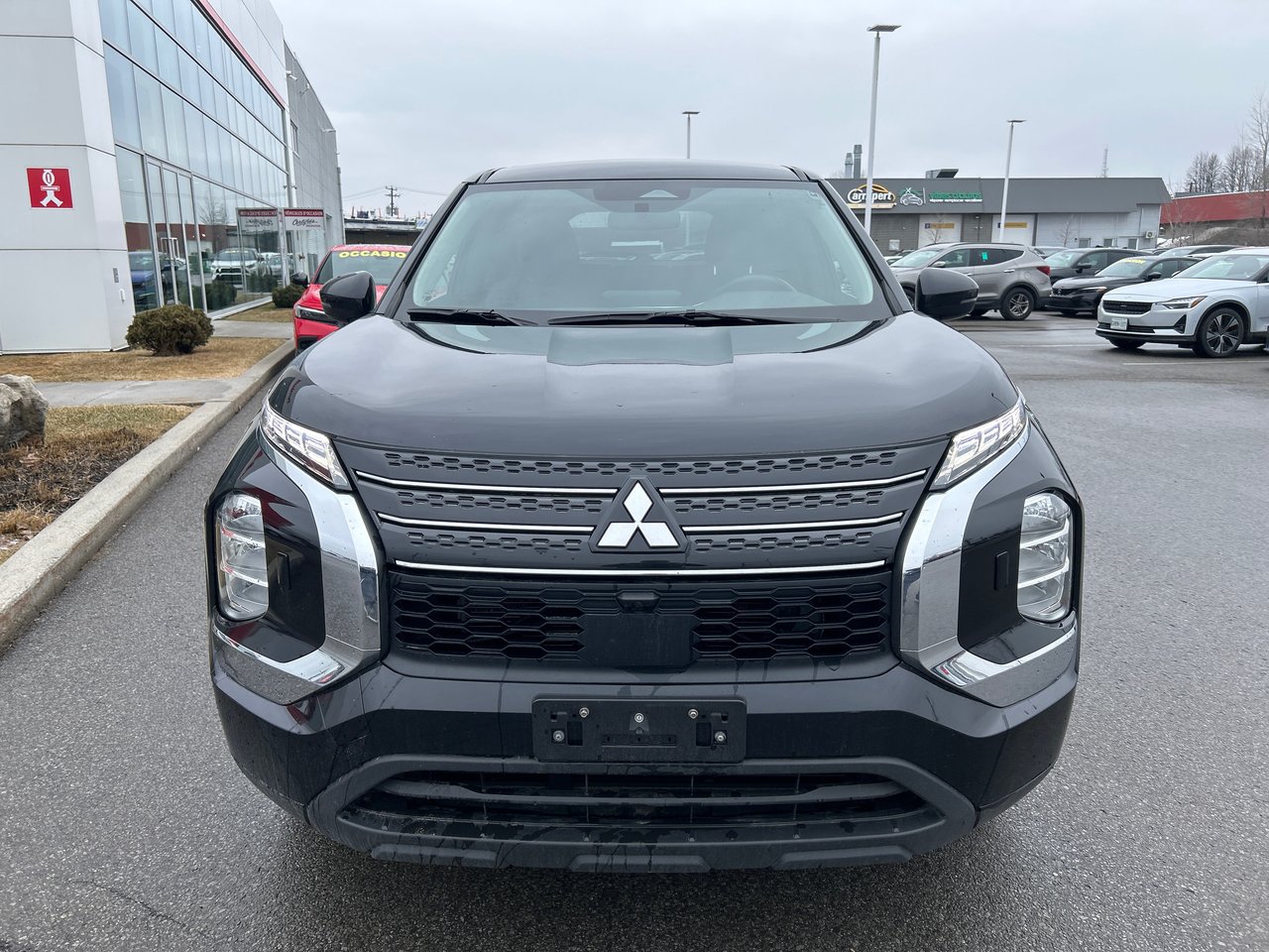 2023 Mitsubishi Outlander - Image 8