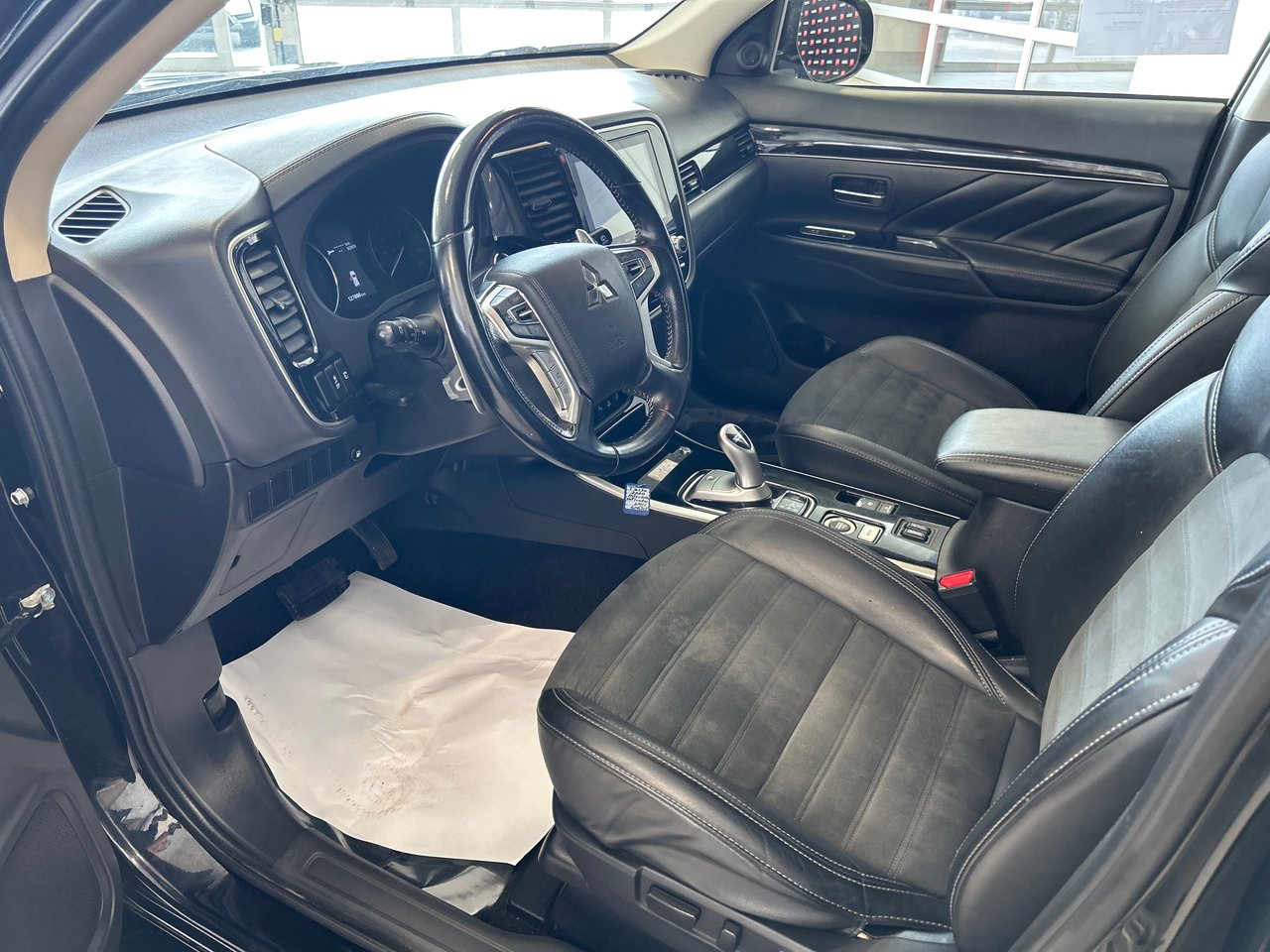 2020 Mitsubishi Outlander PHEV - Image 25