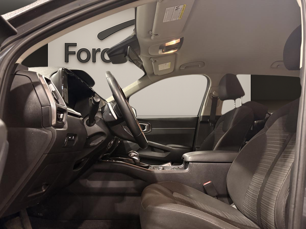 2023 Kia Sorento - Image 8