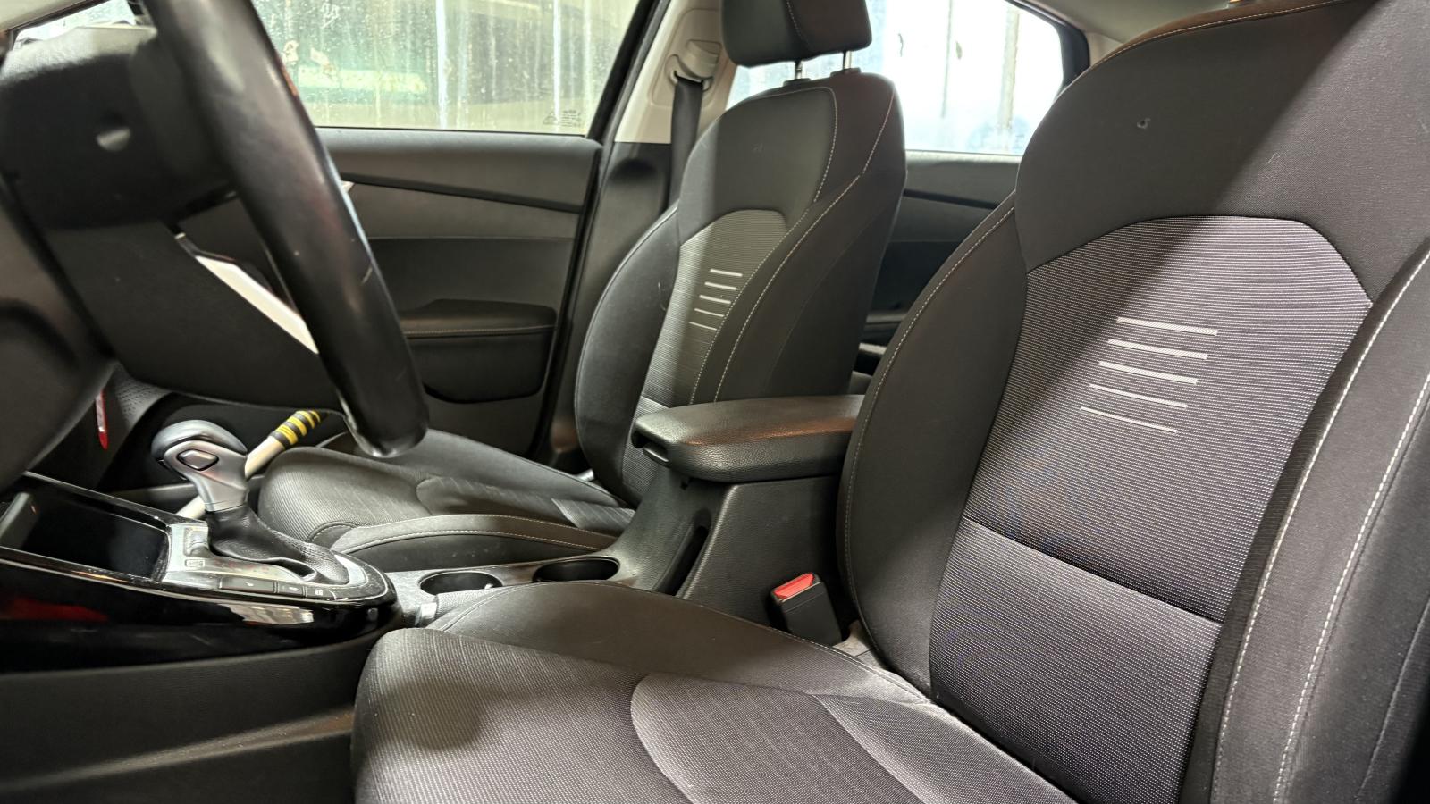 2020 Kia Forte - Image 12