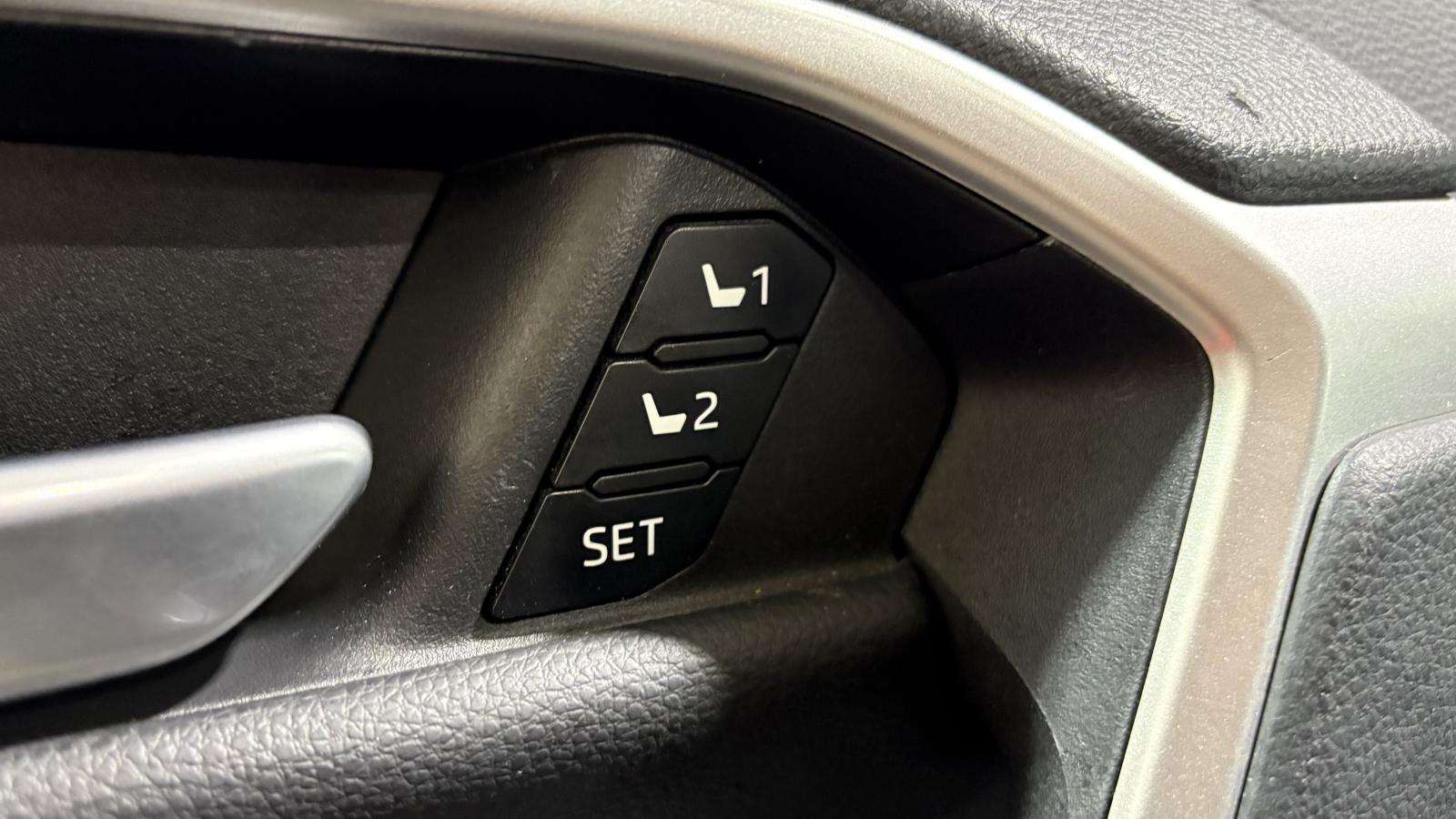 2023 Toyota RAV4 - Image 13