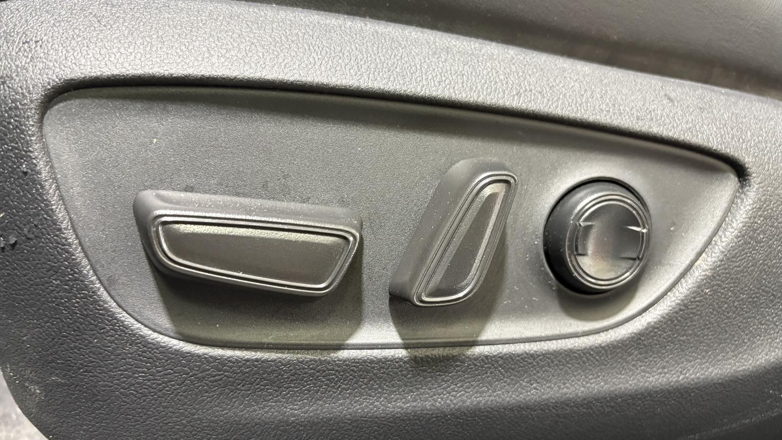 2023 Toyota RAV4 - Image 14