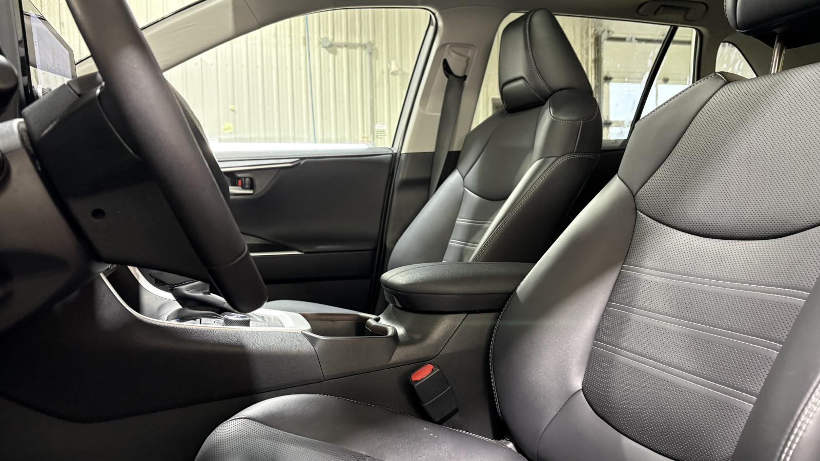2023 Toyota RAV4 - Image 16