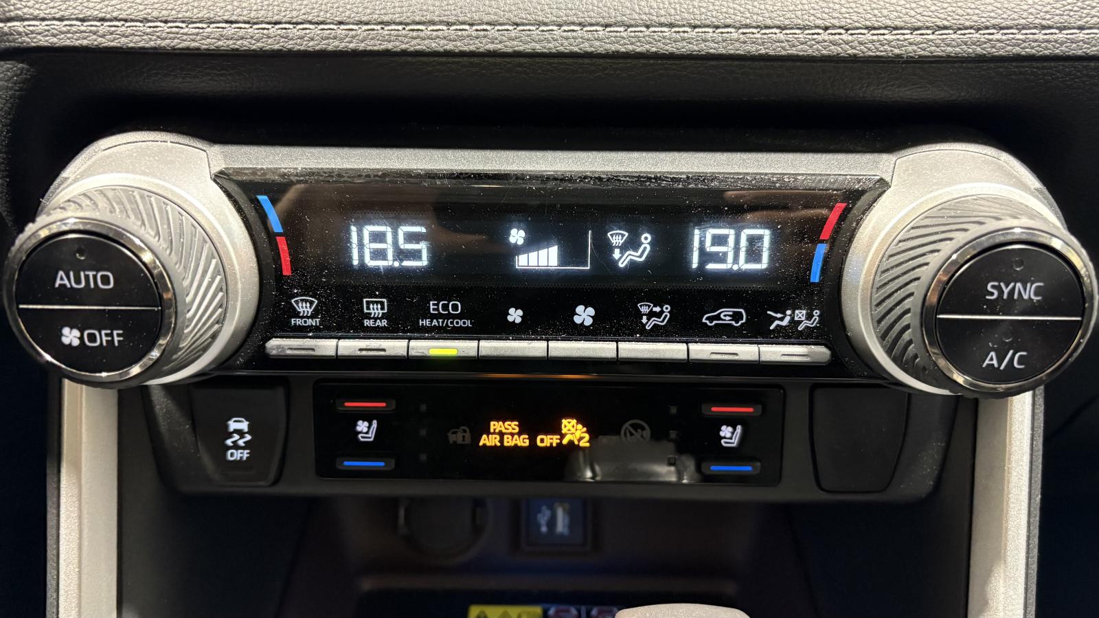 2023 Toyota RAV4 - Image 31