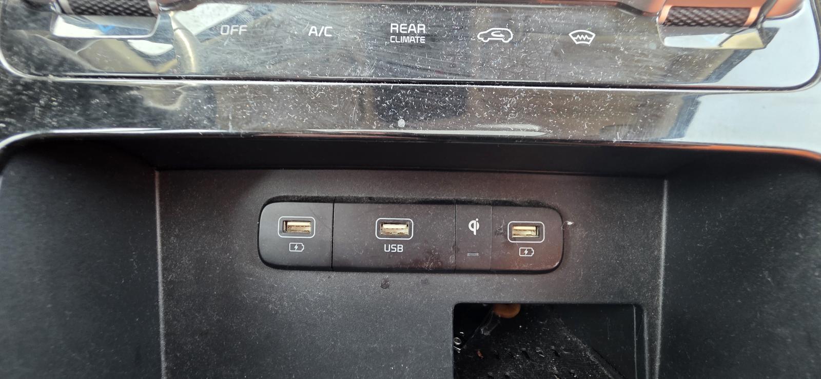 2022 Kia Carnival - Image 34