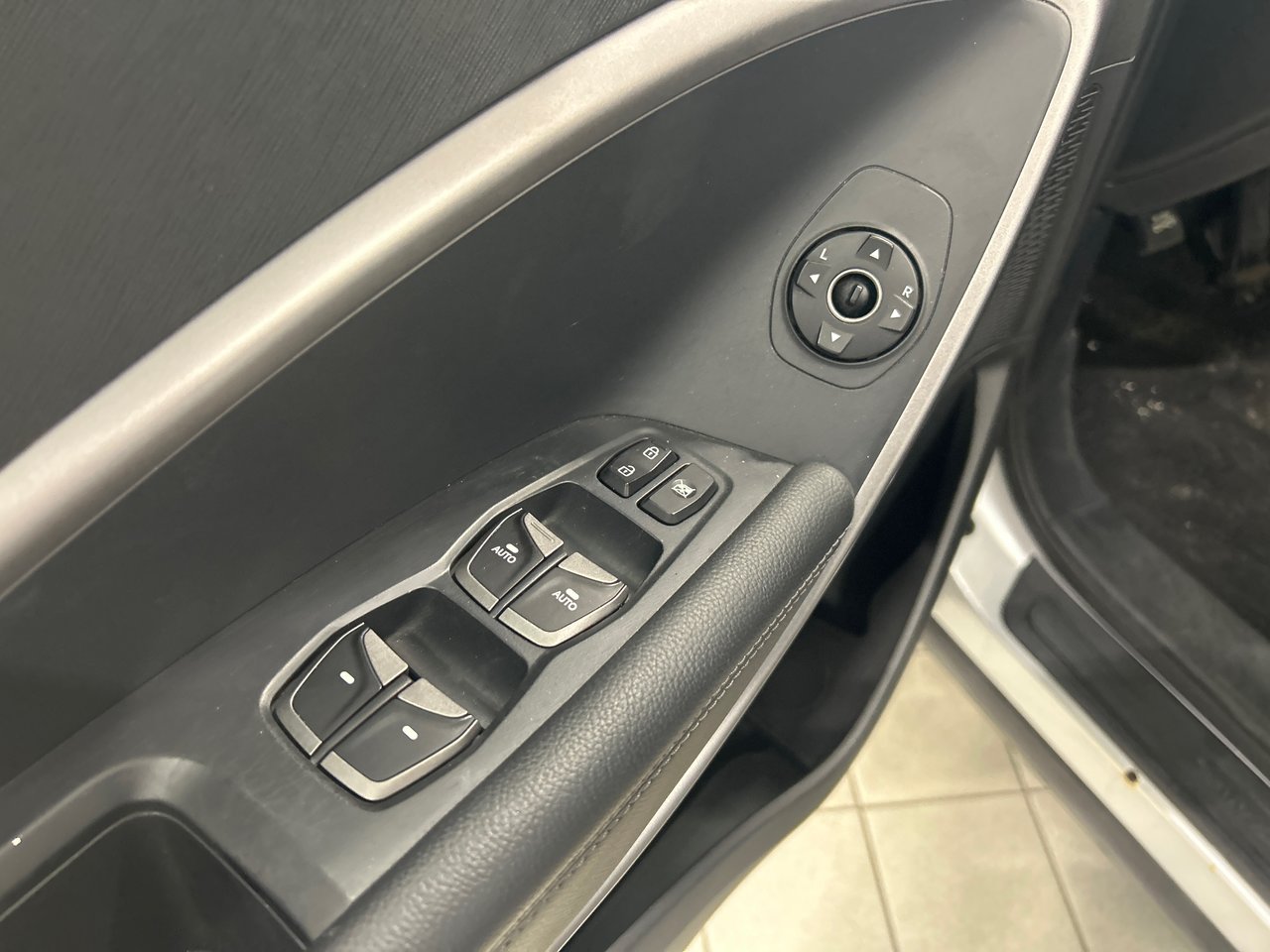 2016 Hyundai Santa Fe Sport - Image 17