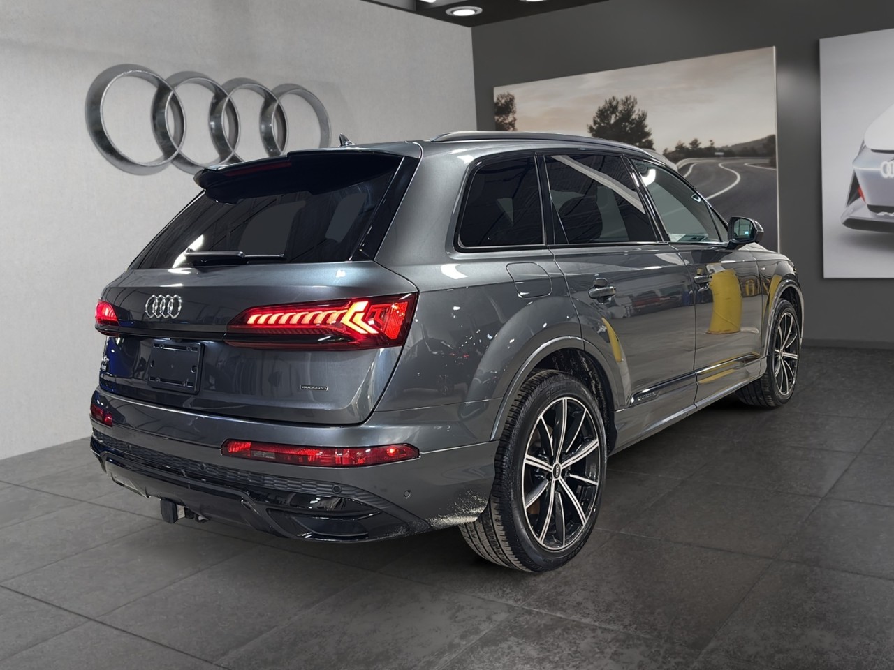 2022 Audi Q7 - Image 6