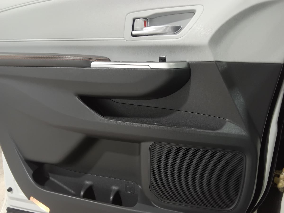 2022 Toyota Sienna Hybrid - Image 24