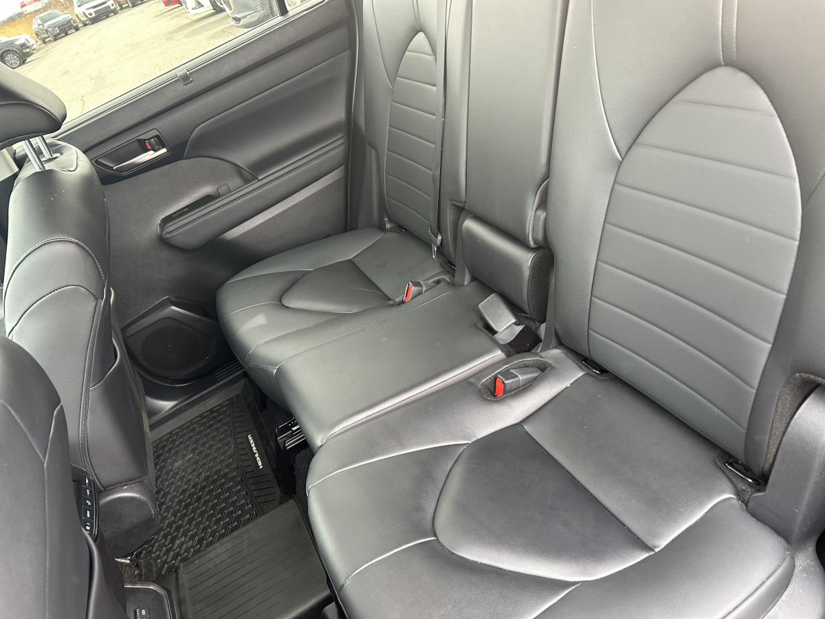 2024 Toyota Highlander - Image 16