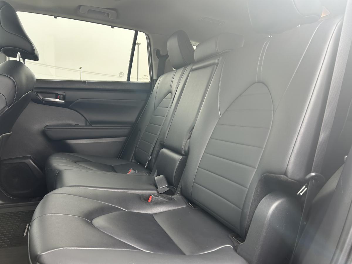 2024 Toyota Highlander - Image 17