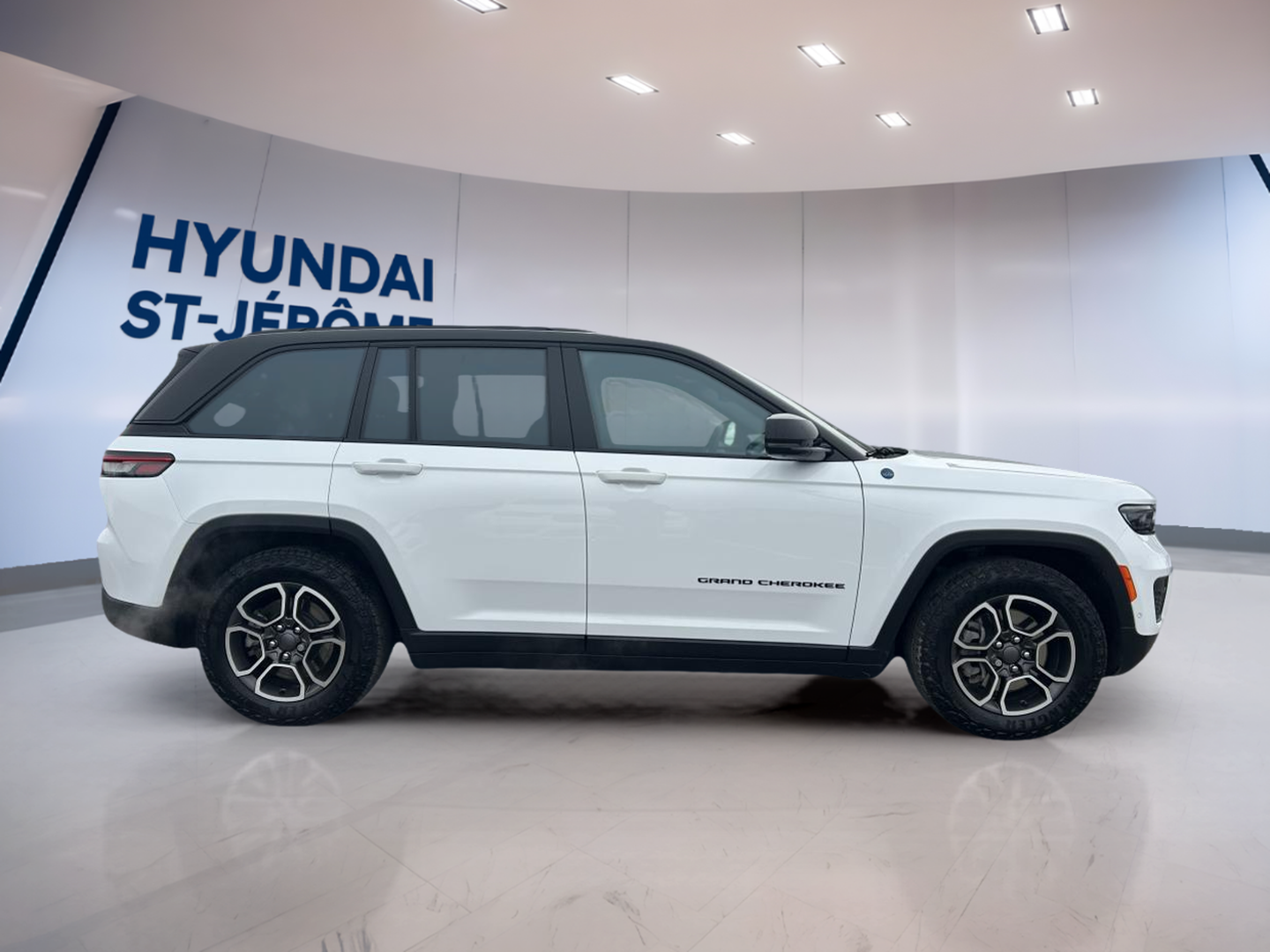 2023 Jeep Grand Cherokee 4xe - Image 4