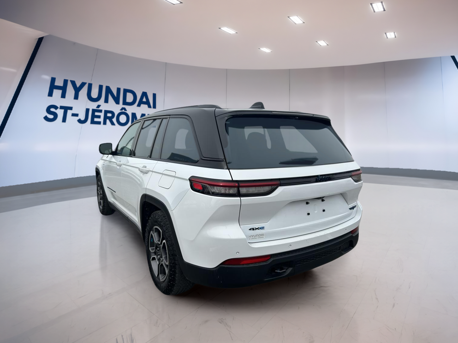 2023 Jeep Grand Cherokee 4xe - Image 7