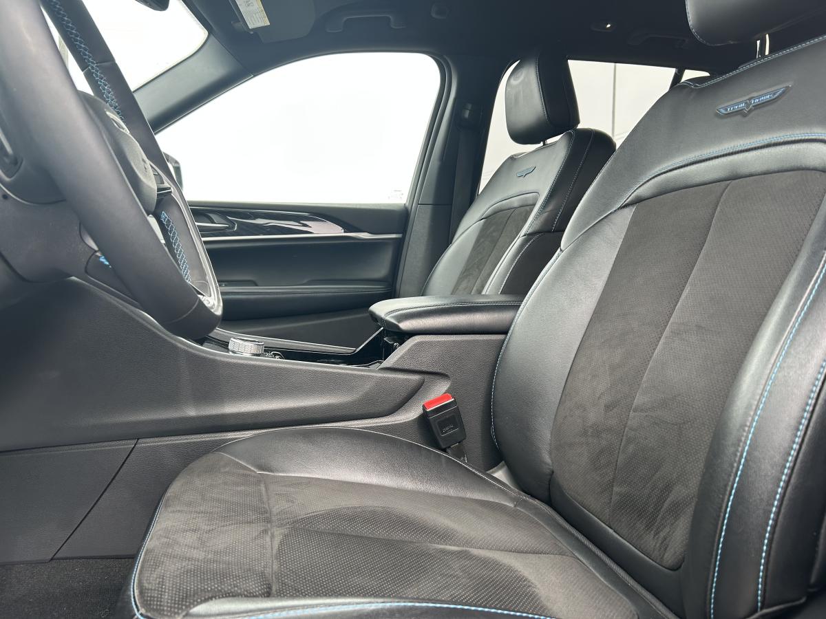 2023 Jeep Grand Cherokee 4xe - Image 12