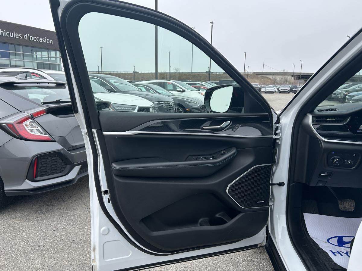 2023 Jeep Grand Cherokee 4xe - Image 14