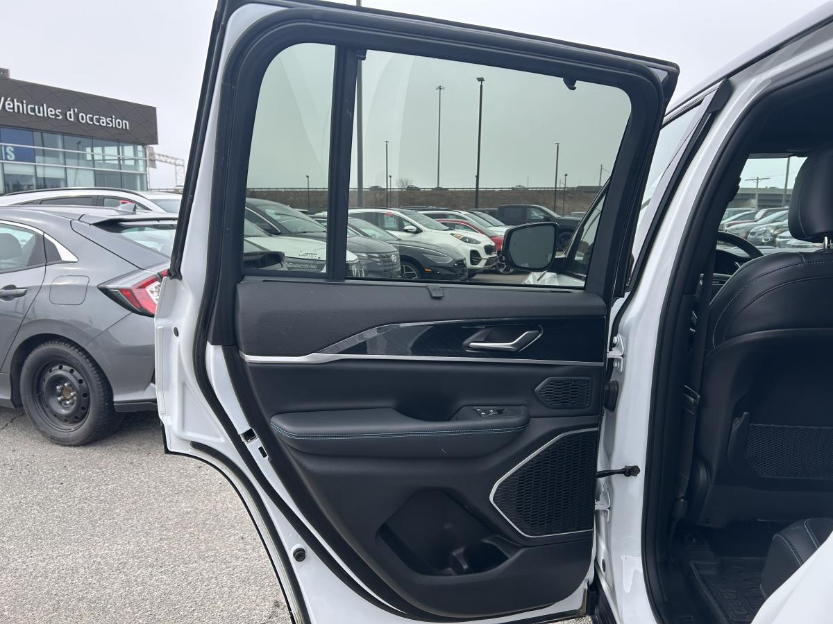 2023 Jeep Grand Cherokee 4xe - Image 20