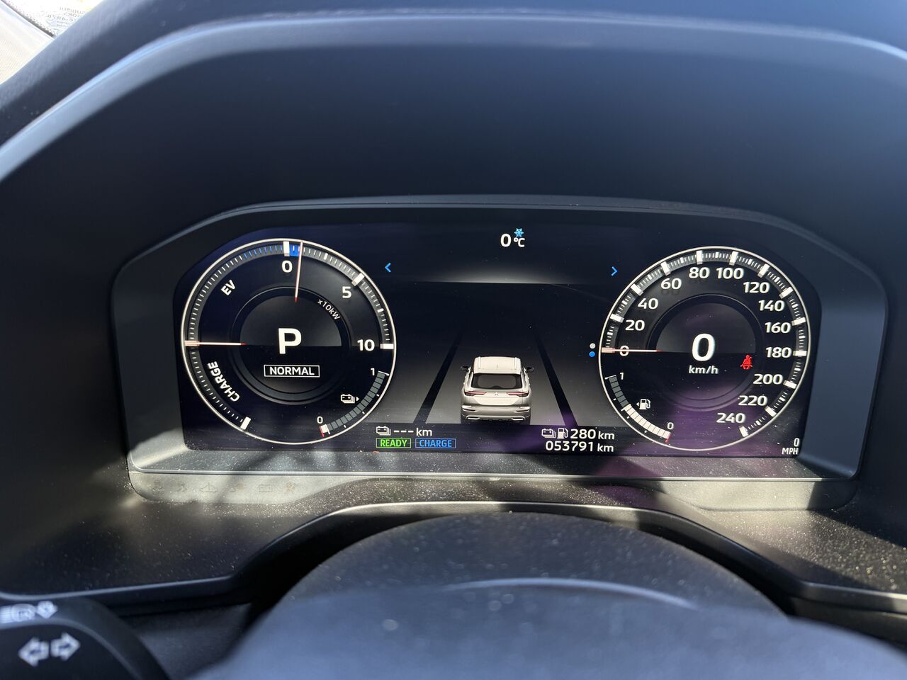 2024 Mitsubishi Outlander PHEV - Image 4