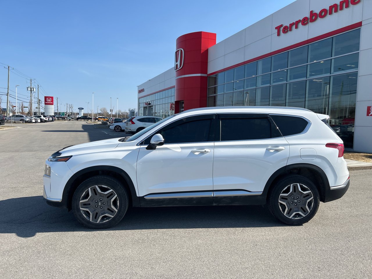 2022 Hyundai Santa Fe Hybrid - Image 2