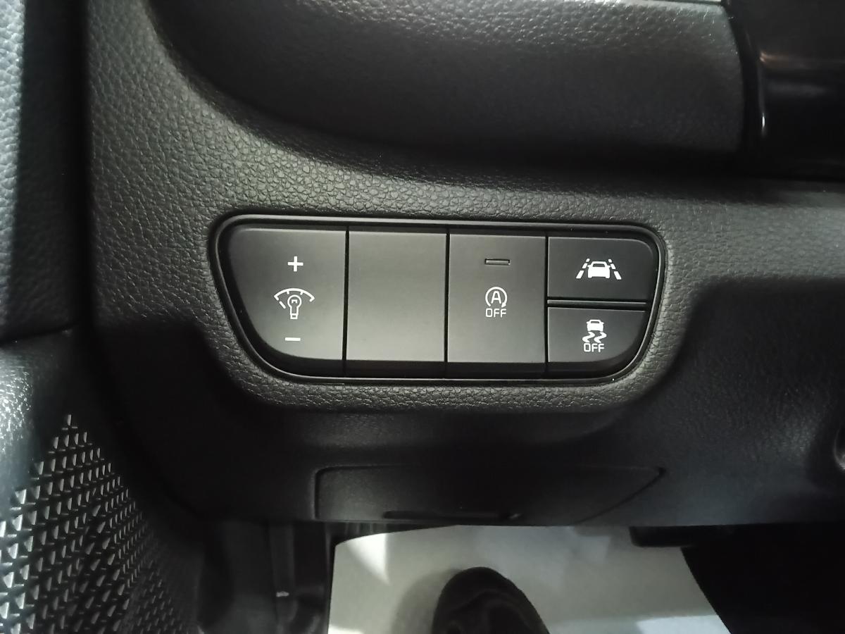 2023 Kia Seltos - Image 25