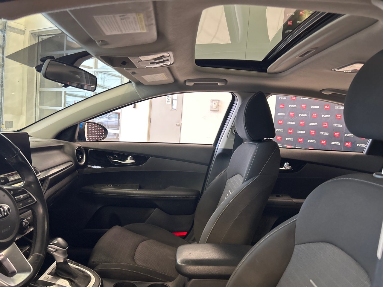 2021 Kia Forte - Image 24