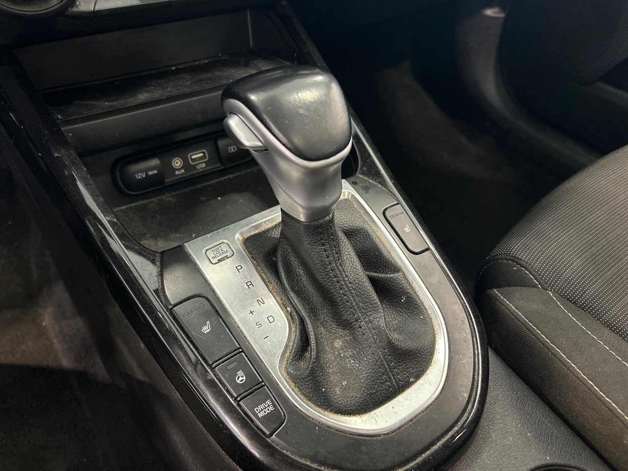 2021 Kia Forte - Image 25