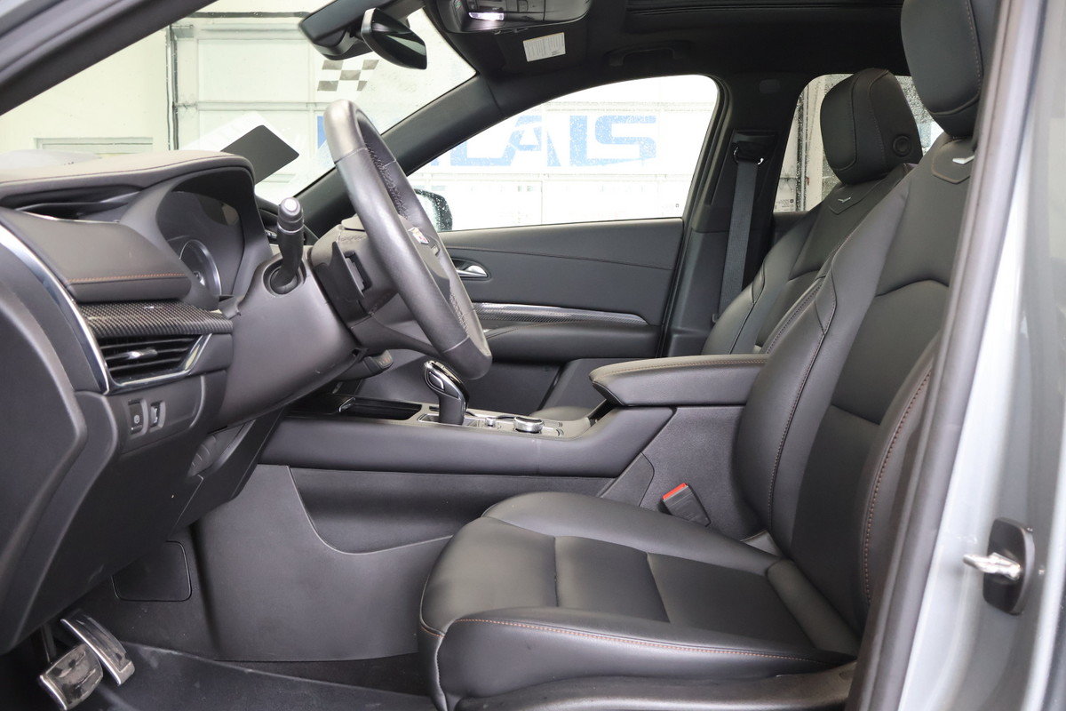 2023 Cadillac XT4 - Image 7