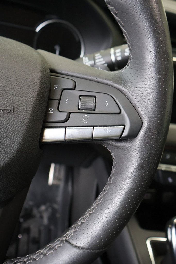 2023 Cadillac XT4 - Image 17