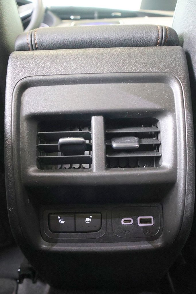 2023 Cadillac XT4 - Image 24