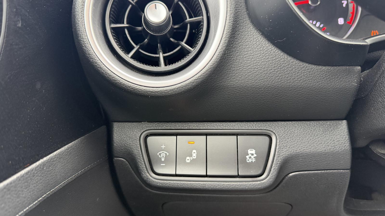 2023 Kia Forte - Image 13