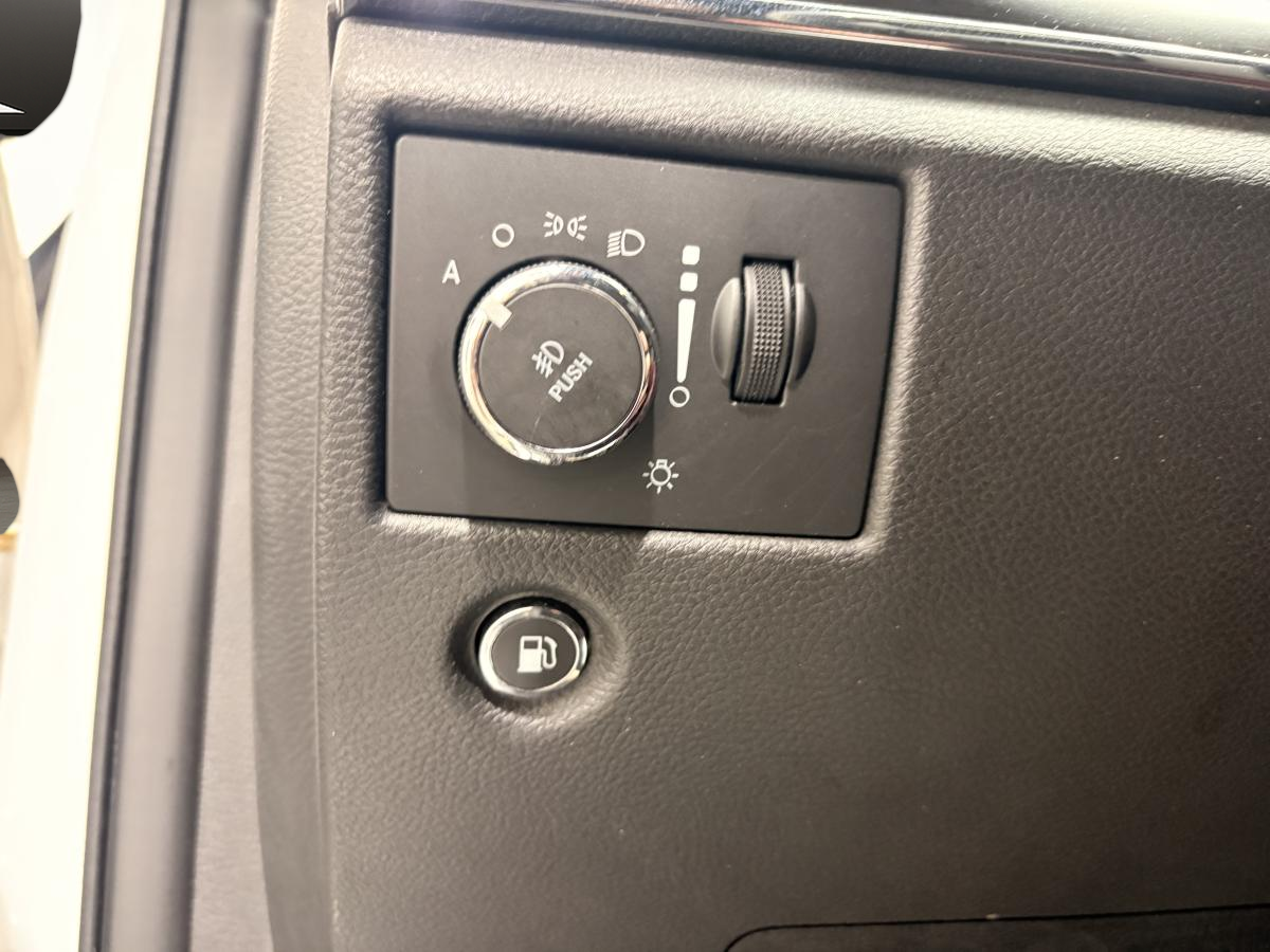 2018 Jeep Grand Cherokee - Image 18