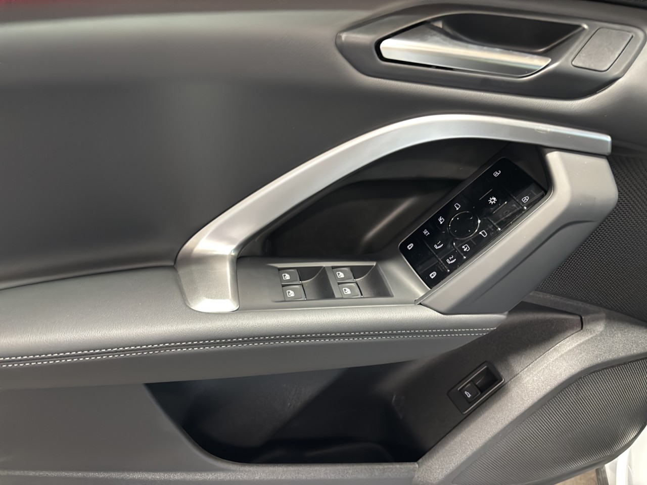 2025 Audi Q5 - Image 9