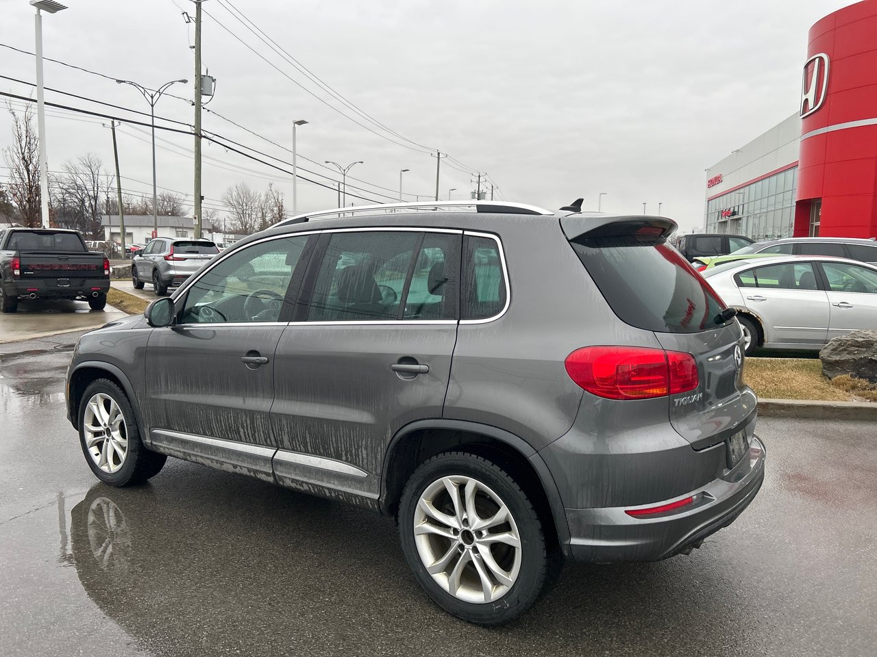 2016 Volkswagen Tiguan - Image 3