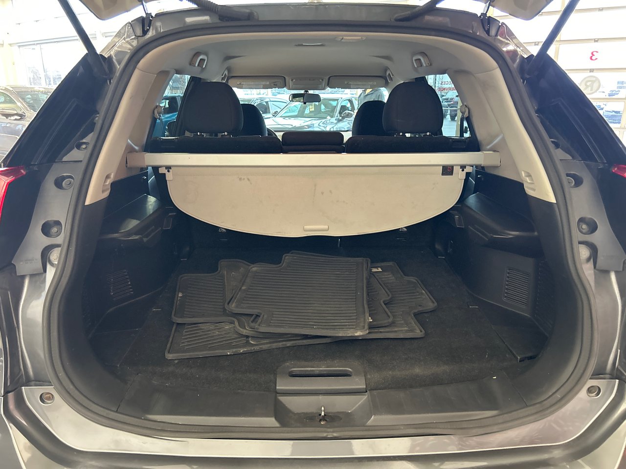 2018 Nissan Rogue - Image 13