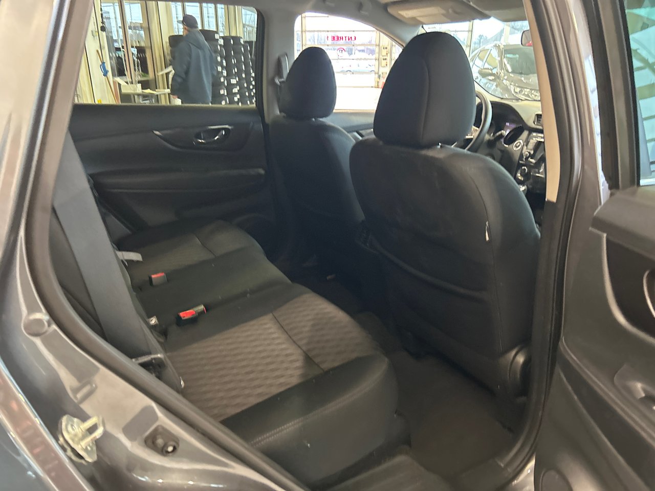 2018 Nissan Rogue - Image 15